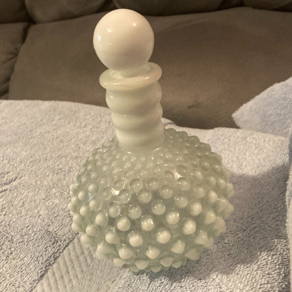 VTG 1940's Fenton Hobnail Opalescent MilkGlass-6.5" Perfume Bottle & Stopper-EUC
